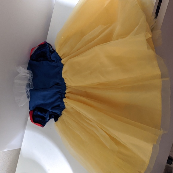 LIL' SNOW WHITE Dress Deluxe Costume Disney Little Princess 12-18m Halloween - Picture 7 of 11
